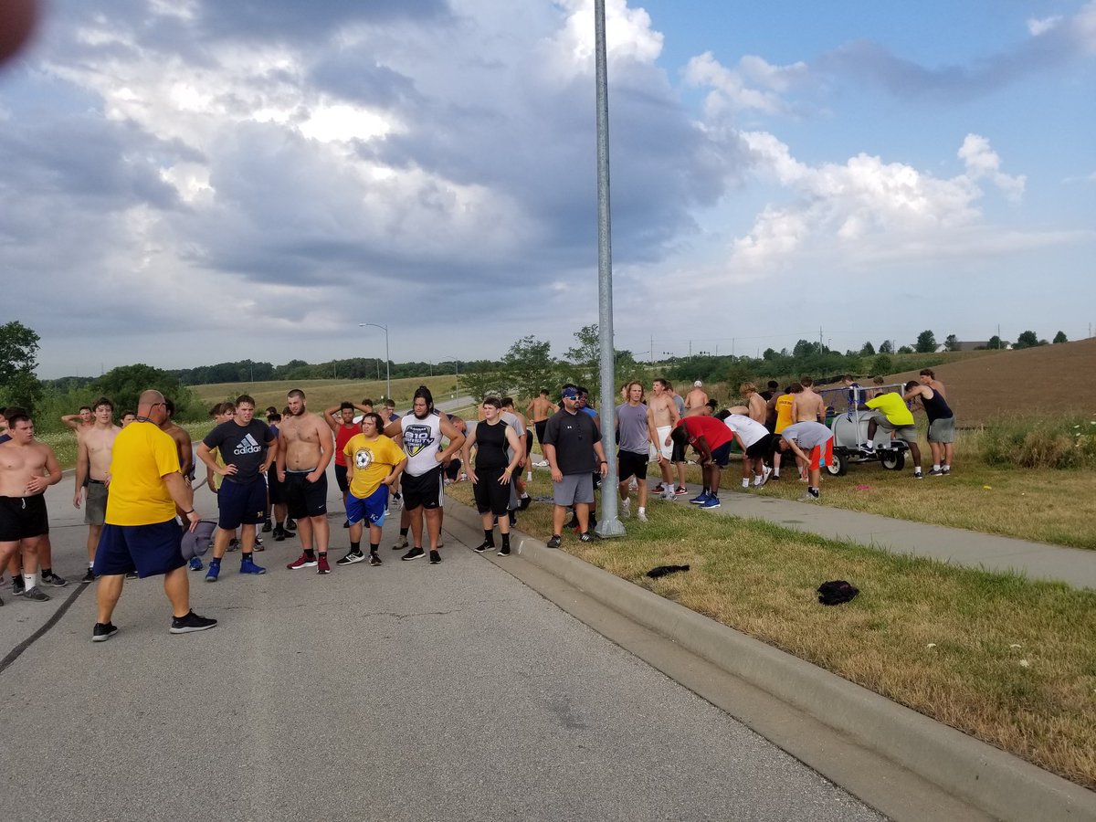 LNEagleFootball's tweet photo. New tradition started at North. It's called da HILL!! TRAINING THE BRAIN!! YES I CAN!
#PHYSICALLYTOUGH https://t.co/mqnoWIZ7kX