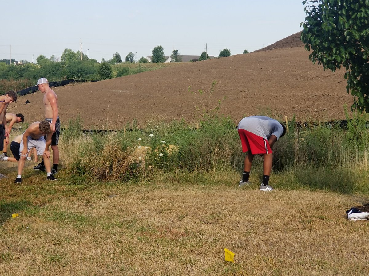 LNEagleFootball's tweet photo. New tradition started at North. It's called da HILL!! TRAINING THE BRAIN!! YES I CAN!
#PHYSICALLYTOUGH https://t.co/mqnoWIZ7kX