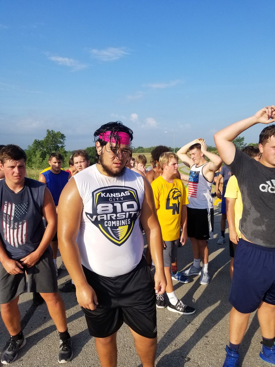 LNEagleFootball's tweet photo. New tradition started at North. It's called da HILL!! TRAINING THE BRAIN!! YES I CAN!
#PHYSICALLYTOUGH https://t.co/mqnoWIZ7kX