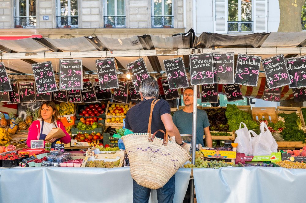 victorinoxmx's tweet photo. Frutas y verduras abundantes, hermosos quesos o pan fresco, los mercados al aire libre en la capital francesa son festivales para todos los sentidos. 🇫🇷
Más aquí: https://t.co/NaPCQBC8do
#MyVictorinox #travel #paris #unlimitedparis #marchebastille #sundaysinparis https://t.co/2qfxsQbyrP