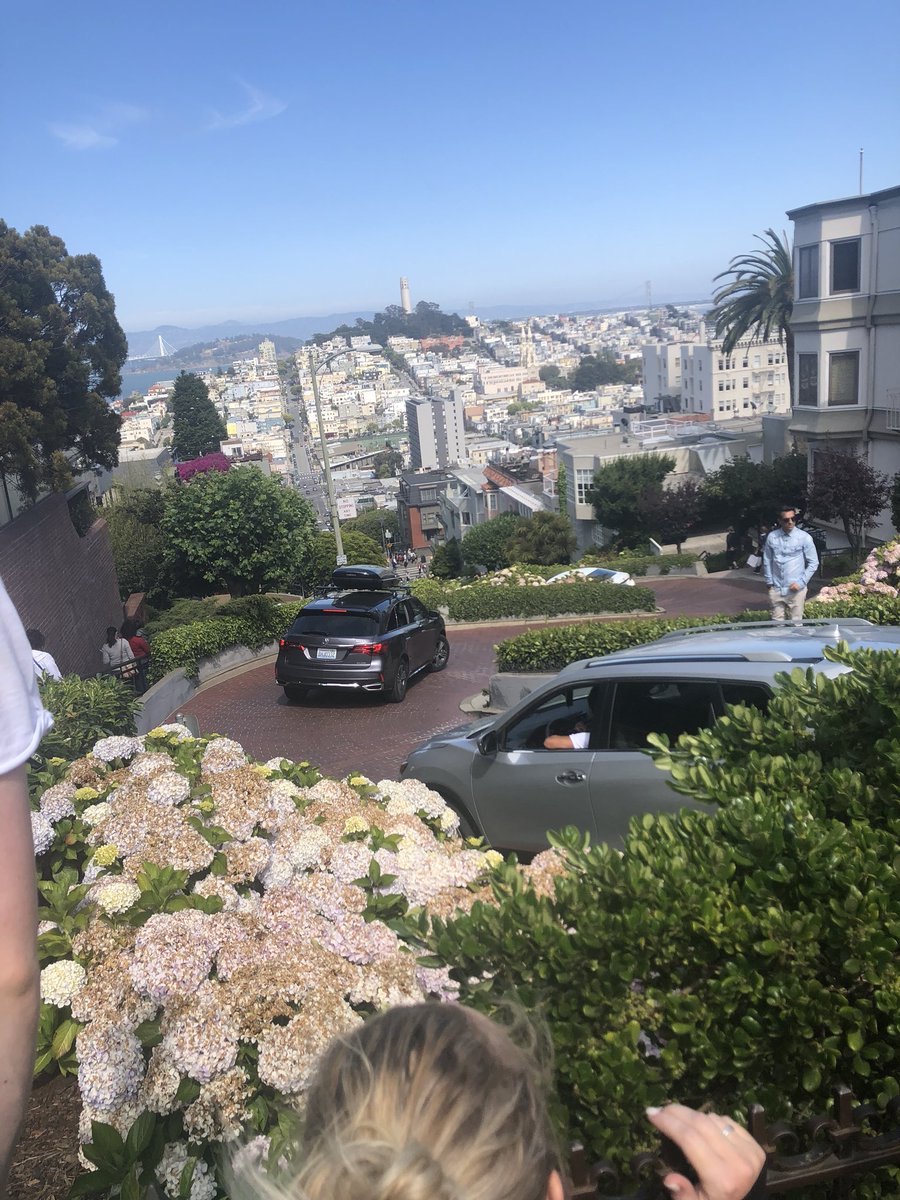 Brandon_Burris1's tweet photo. Lombard street San Francisco. https://t.co/9YnpeSPwPu
