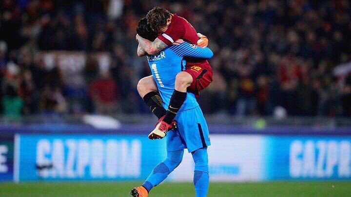 Alissonbecker's tweet photo. GRAZIE @OfficialASRoma ❤️🐺 https://t.co/IZTvEo8wWl