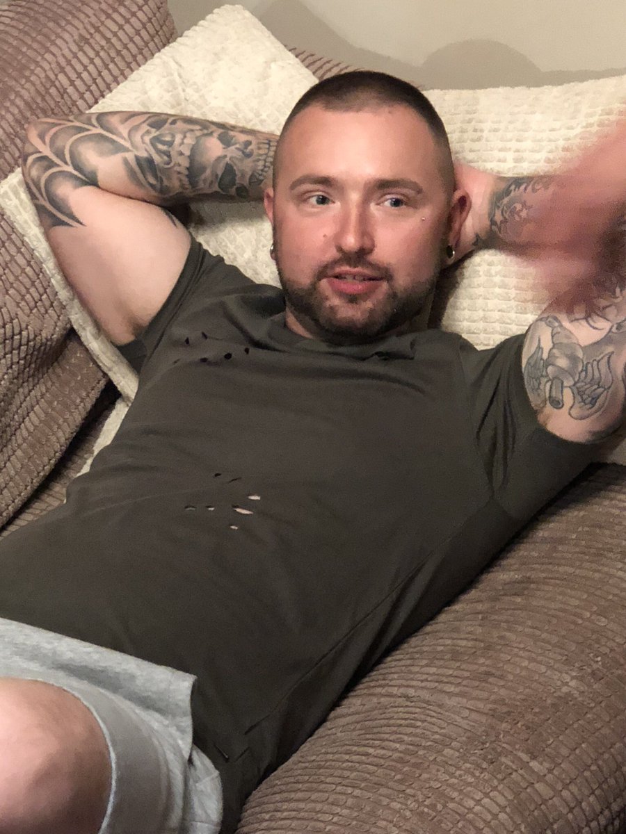 MoorejoshMoore's tweet photo. Watching a little bit of Love Island! #loveisland #whoshouldwin #chillingonsofa https://t.co/dkvNfE3DWP