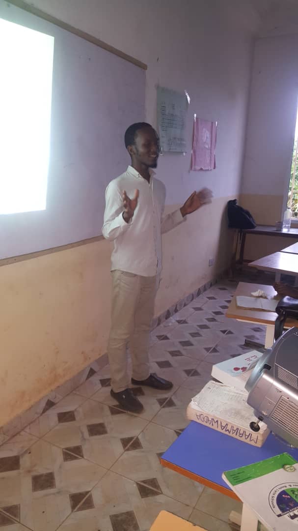 MarabiAmfaal's tweet photo. Am glad to be schooled by my 2 Doctors: Dr. Bella and Dr DM Jobe on Reproductive Health and Teenage Pregnancy at West African Academy of Science and Technology.
#RHEPAS
#YCFAC
#WeAreThatOfTheCommunity https://t.co/WCpUGJielx