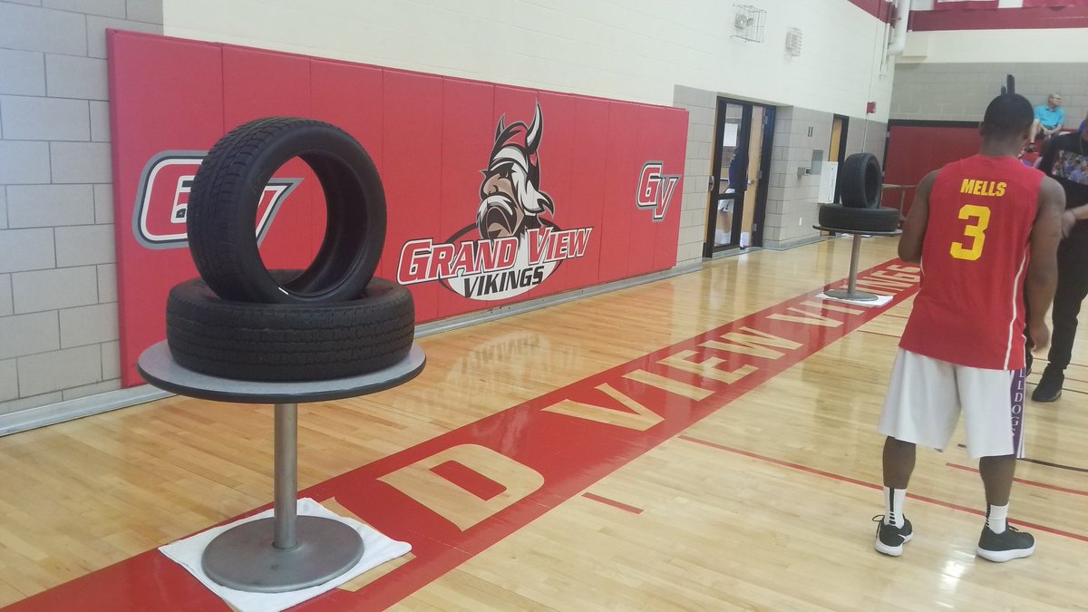 FergsGarage's tweet photo. All set up for tonight's @yCapCity Skills Challenge presented by Ferg's Garage! #yCapCity #CCL https://t.co/KvDIVRpqBh
