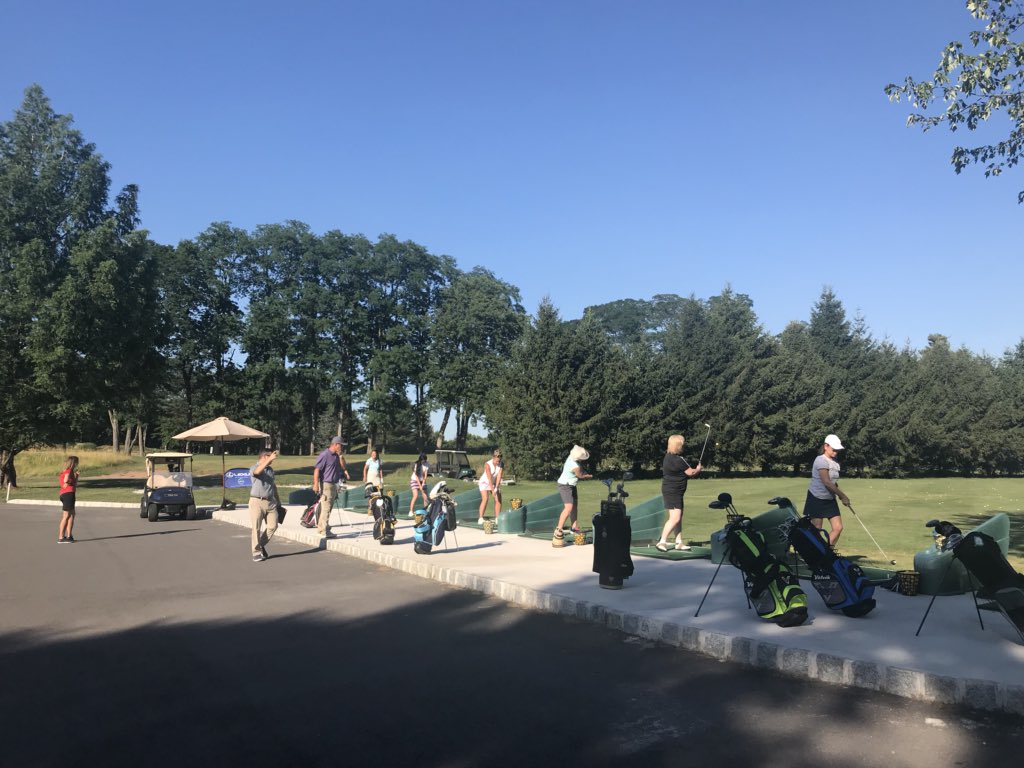 MGA1897's tweet photo. Beautiful night at Paramus for our Intro to Women’s Golf clinic with @Lexus. Major thanks to the staff for leading the clinic! 🏌️‍♀️🏌️‍♀️ https://t.co/GHZjzfF5fv