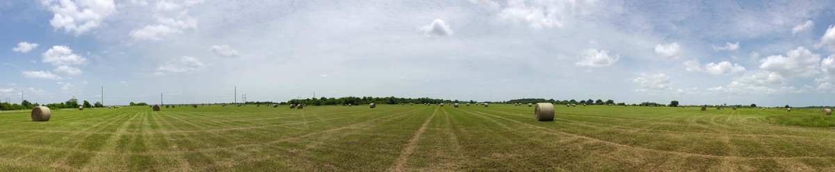 PatrickVaughn4's tweet photo. Baling hay near Brooks Rd in Beaumont, TX. Courtesy Johnny Ray Lively. #FirstAlertSETX https://t.co/LgyZ3R71MI