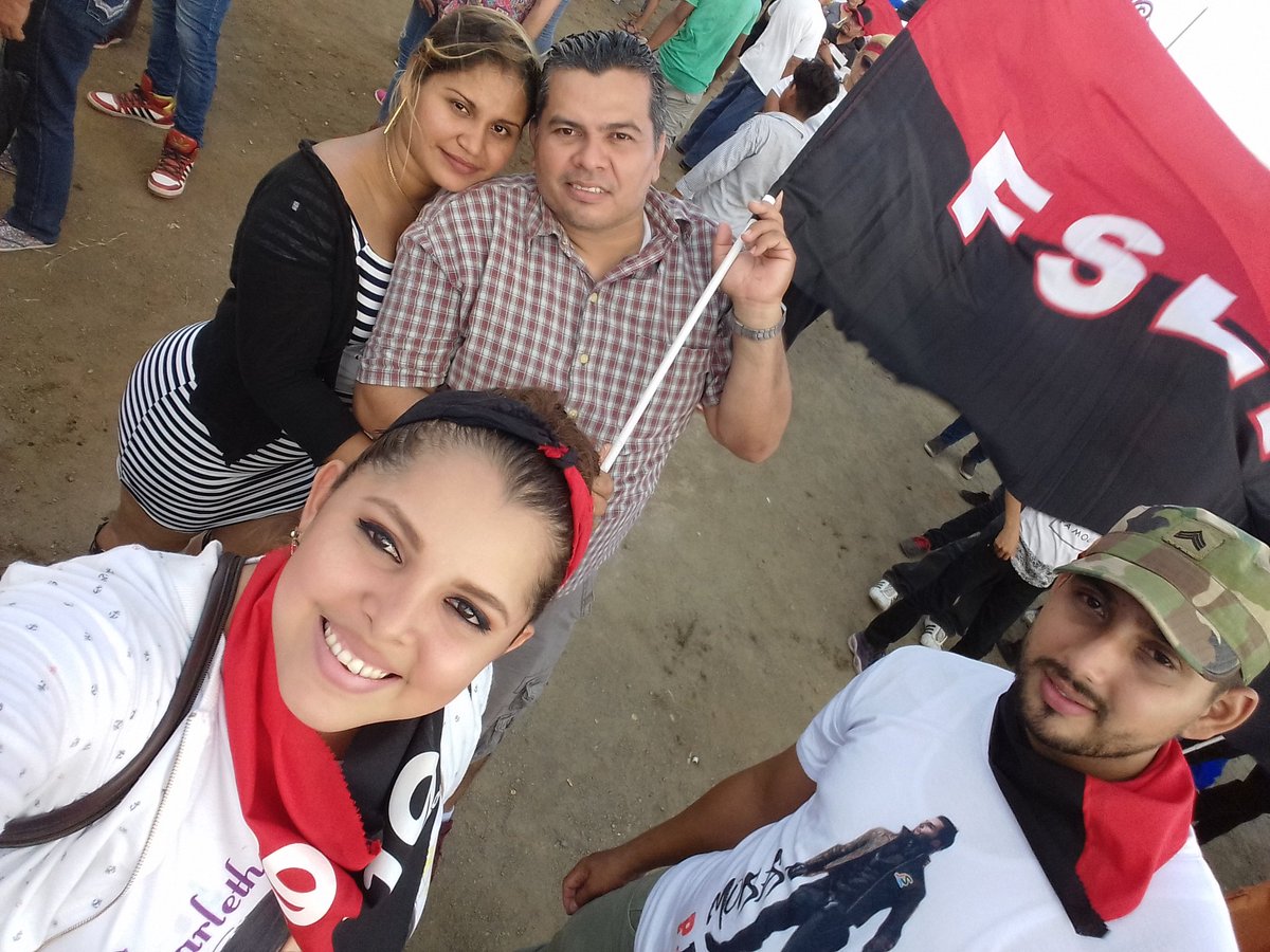 ScaMaldonado's tweet photo. 🎶🎵Aunque te duela, aunque te duela...
Daniel,  Daniel el pueblo está con él... ✌ 🔴⚫ 
#AquiNicaraguaLibre https://t.co/4beD27FpTh