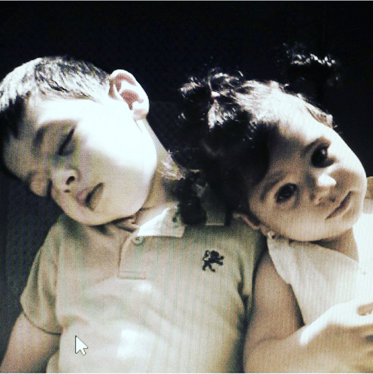 SammyAndGabby's tweet photo. Talking about #tbt 1 and 2 years old Sammy's kids they fight like cats and dog but separate them and already missing each other
#tbt #siblings #what #timeflies #time #slowdown #mybabies #heisalmostmyhight #myonlyboy #mamasboy #love #mom #hermanos #amor #peleas #eltiempo #mama https://t.co/VummI8U2tf