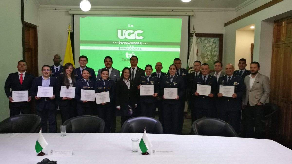 ULaGranColombia's tweet photo. Hoy nuestros estudiantes del Diplomado en Educación, pertenecientes a la @FuerzaAereaCol también son #OrgulloUGC 💪
#TodosSomosUGC https://t.co/dbfjB1bdUk