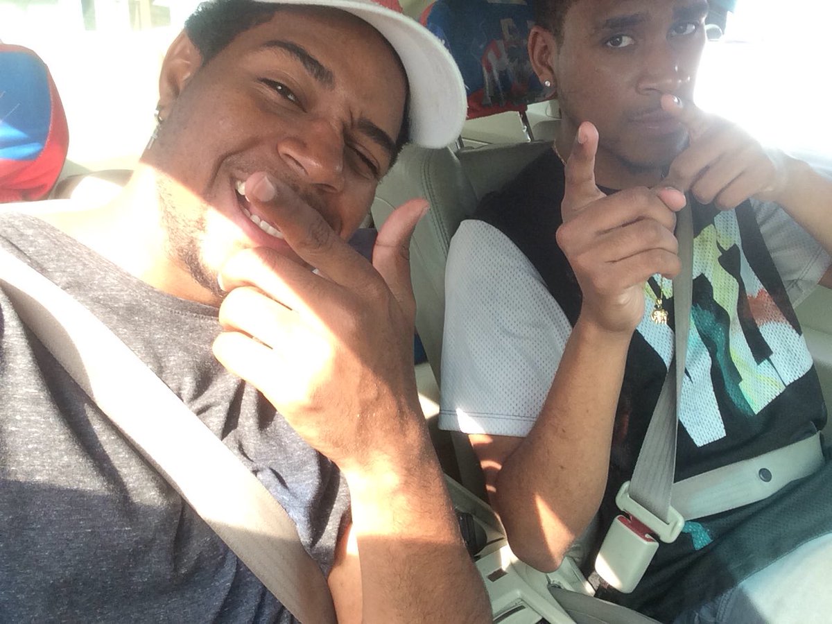hollywoodrepost's tweet photo. Kreyonbox and El Fabolodamas back in La π΄ #freskauthursday #freskau #kreyonbox #fabolodamas #lefire #jesuispopulaire #populairetour #jesuispopulairetour #trankilmood #blommood #losangeles #california https://t.co/fxMtD4bX0e