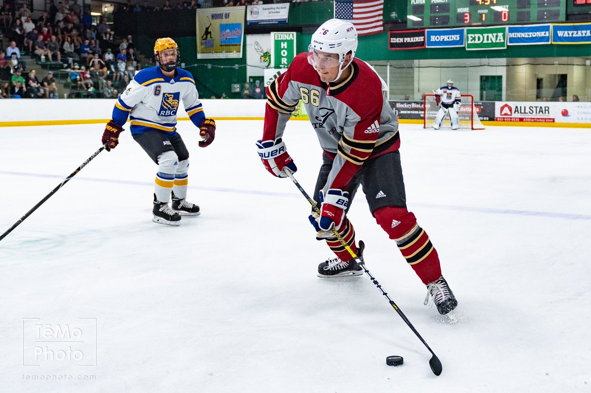 DaBeautyLeague's tweet photo. #NYrangers @BradySkjei and @19Lettieri95 at #DBL 👀 #PrettyPics #Rangers 💙 https://t.co/2ysbLYXXHl