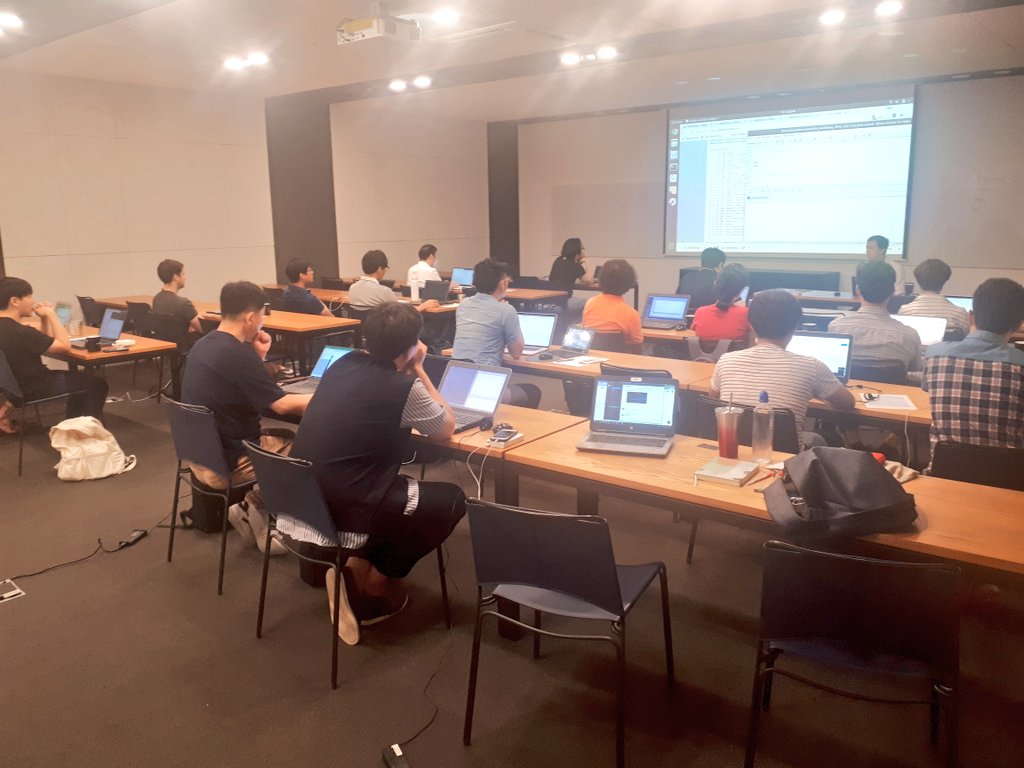 KateJory_Kx's tweet photo. Great turnout for our first @kxsystems technical workshop in Seoul today! Thanks for the amazing space @WeWorkKorea #bigdata #qlanguage #kdb #letsgetcoding #codefordays https://t.co/eRHmvFfjmf