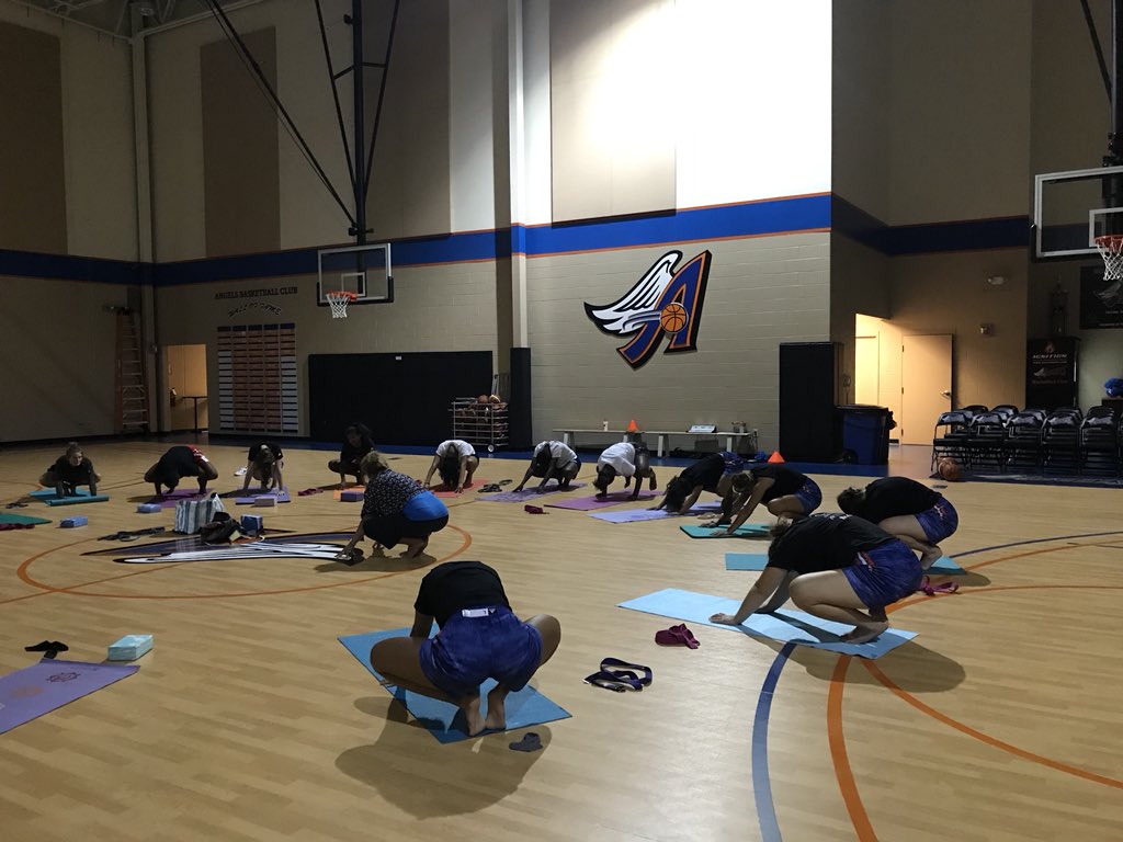 Last practice in the gym for 2018🔶🔵🏀🔵🔶Ended the night practicing yoga with <a href="/KimDawes/">kimdawesyoga</a> preparing our mind, body and spirit for the second half of July! #MissionFocused #PurposeDriven