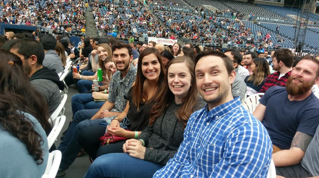 AnnInTheCloud's tweet image. Happy faces from the @amazon CE crew ready for St. Vincent &amp;amp; Demi Lovato. #BePeculiar #PeculiarWays #PrimeDay2018