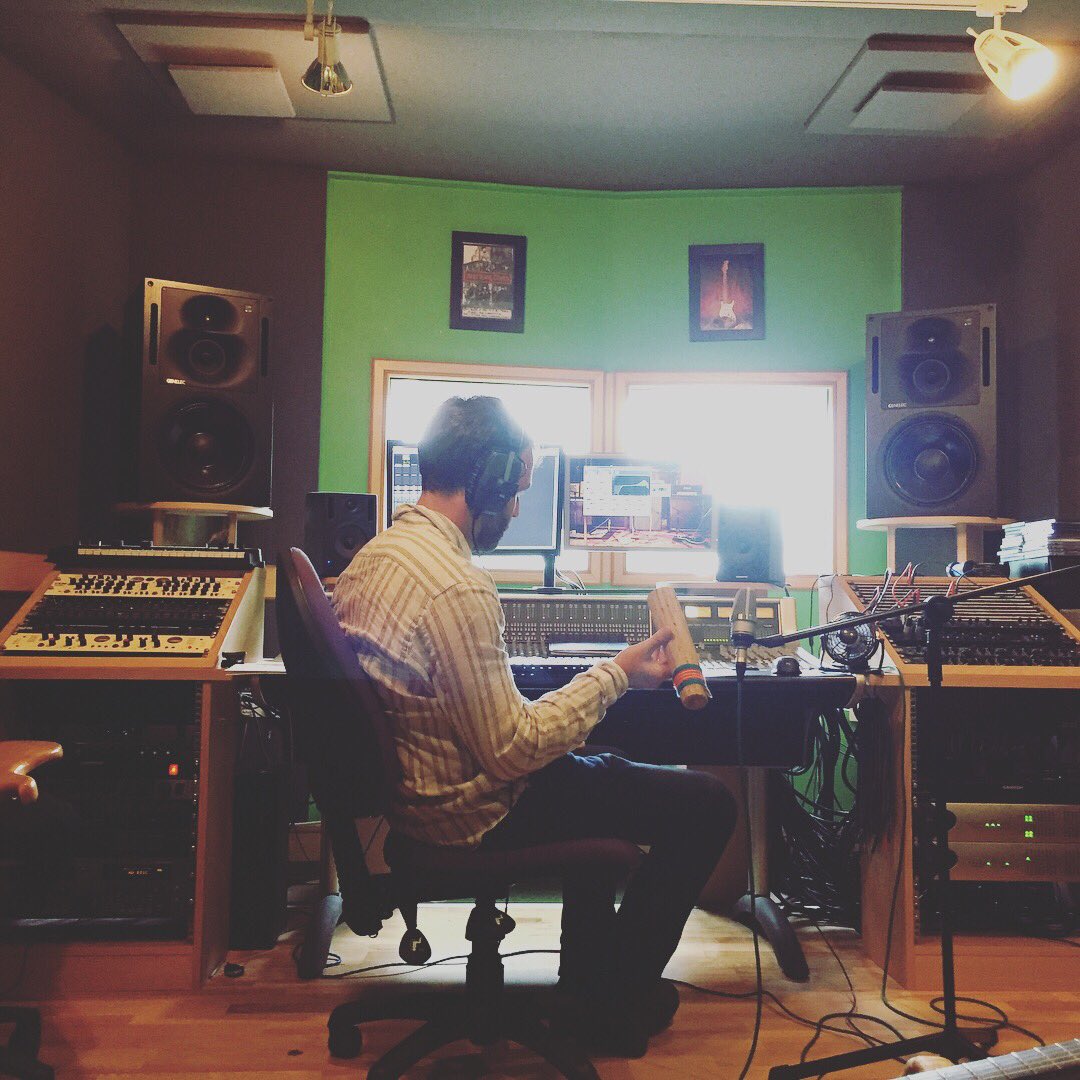 rebeccaannaoff1's tweet photo. had such an amazing/productive day in the studio today! i cannot wait to share my first EP with you ! x
#lilsingersongwriter #upandcomingartist #UnsignedArtists #originalmaterial #lyricist #studiotime #recordingartist #doingitonmyown #EPonitsway https://t.co/aUoqQlGIKZ