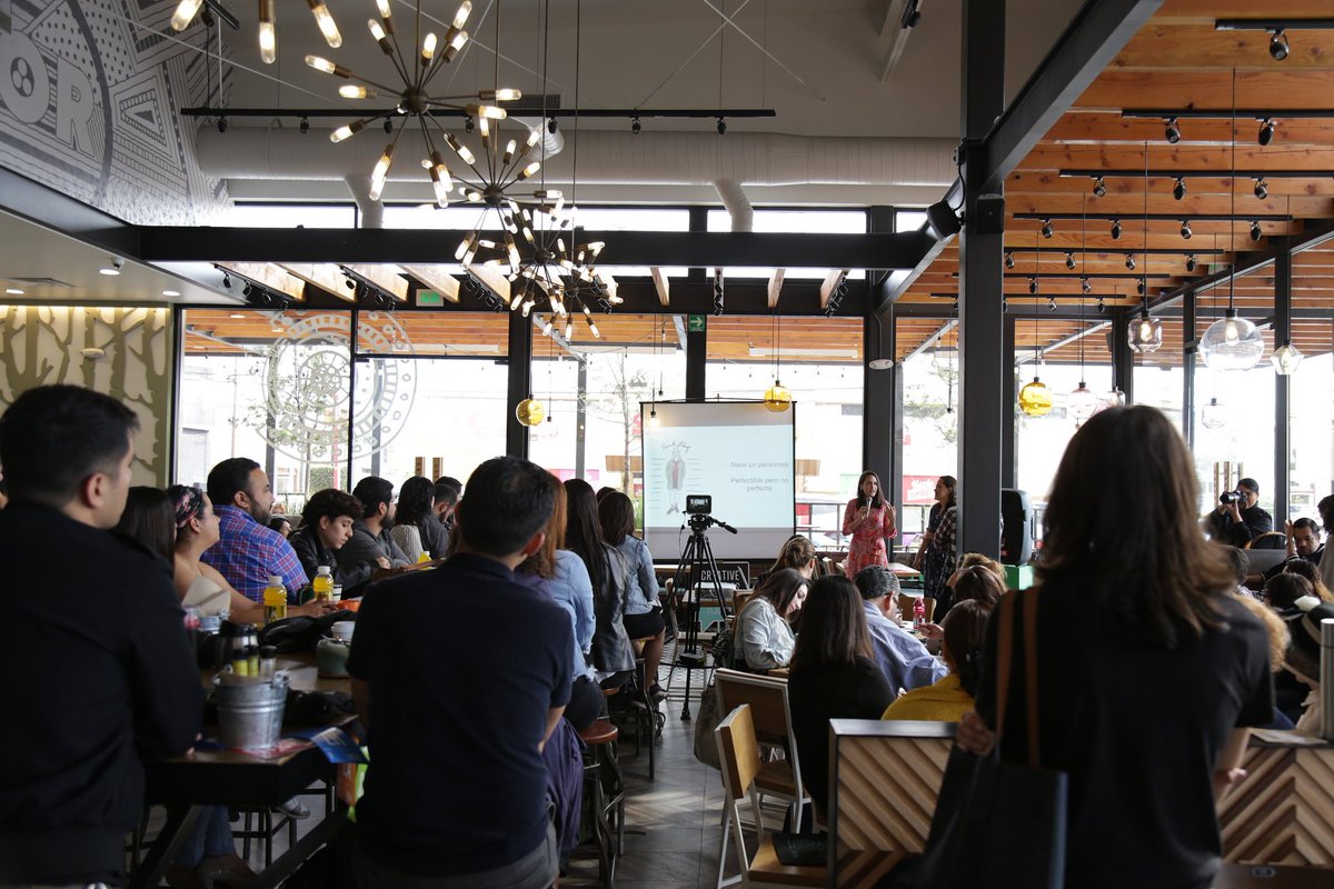 Tijuana_CM's tweet photo. 📷💙📷💙📷
¿Ya viste los momentos que Walter Montalvo capturó en la charla de #CMCraft con @Lechugasrita? Encuéntralas en: https://t.co/Q6MW4wFn25
#cmtij #Tijuana #CreativeMornings https://t.co/rfwxL67nGZ