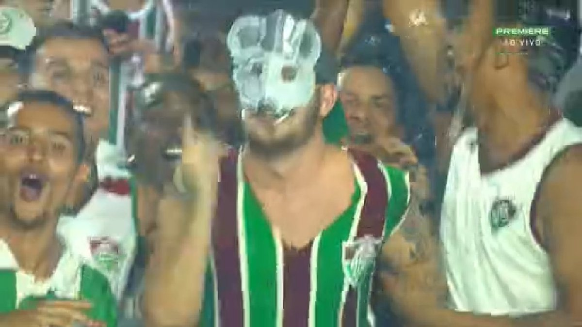 bwatrizffc's tweet photo. se eu amo minha torcida????????????????????????????????????????? https://t.co/8rXOwZR4J3