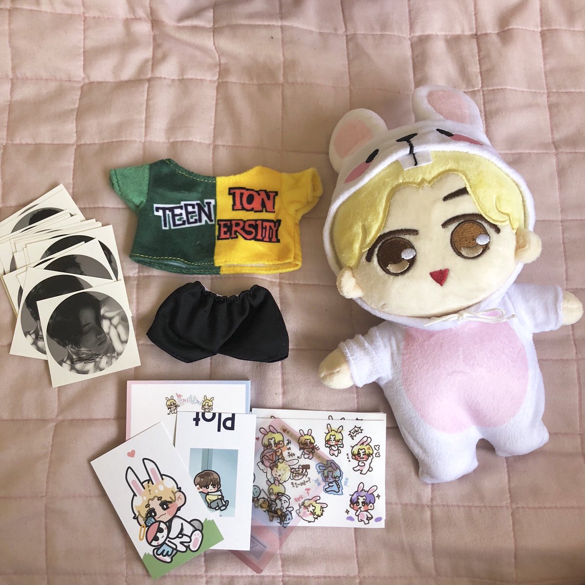 cloudfaiiry's tweet photo. JEONGHANNIE CAME HOME IM SWEATING 
thank you @rabbit_junghan 🐰💕 and thank you @kpopGOs for holding the go 💘
#kpopgosproofs https://t.co/YLm5mAYARj