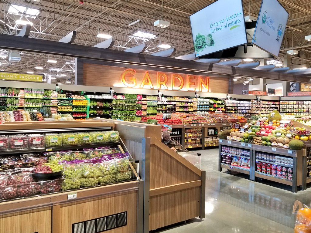 SheSaved's tweet photo. I can't get over this new @Albertsons store...it's amazing! Follow along #EatLifeUp to see all of the awesome and super innovative things about this store....truly incredible!
#AlbertsonsPartner https://t.co/FwtiiLRCTr