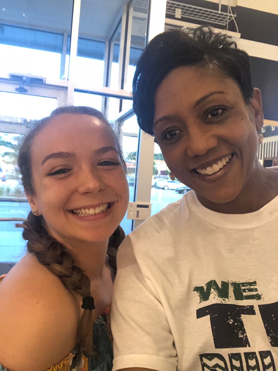DrSSmith3's tweet photo. Always ❤️ catching our students at work! Bulldog PRIDE!! #UNCCbound @CentralWCPSS @wcpssmagnets @SRMHSpride https://t.co/BZutyB7VC5