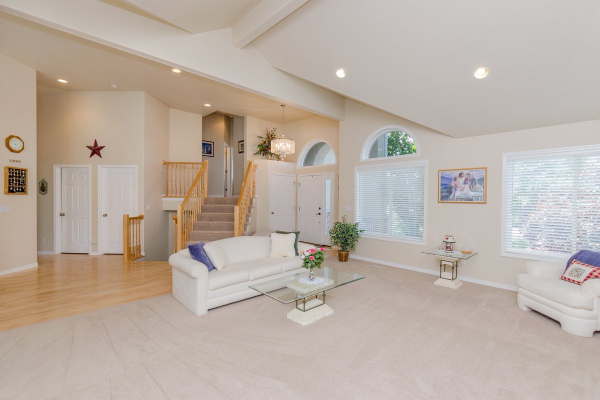 SoldByAnAngel's tweet photo. NEW LISTING!!! Large master bath with beautiful grand master bath,  separate jetted tub &amp; shower. Open, cheery &amp; inviting living  area, perfect for gatherings. Charming lay out with vaults and  fireplace. 
 Click on the link for a tour of the house!
 https://t.co/Ykp3vhegVi https://t.co/o6s9buR8jE