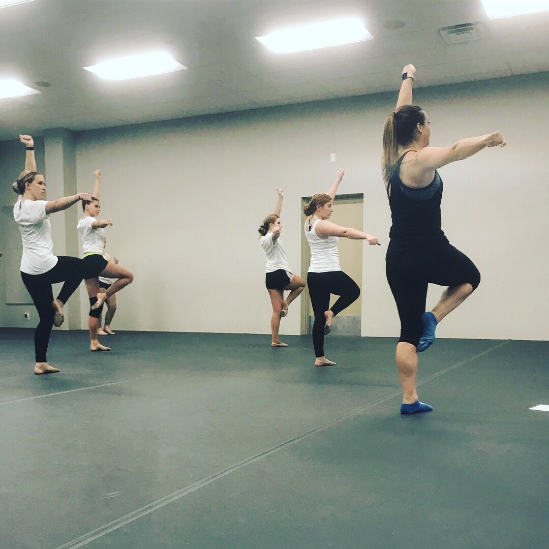 mhspomsteam's tweet photo. Working that Pom today!! #PomChoreography #MHSPoms #GetItGirls πβ€οΈ https://t.co/sp1D5parkO