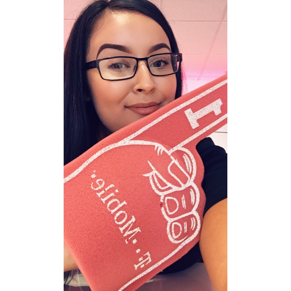 Exclusive_Lina's tweet photo. Tomorrow I complete my 1st week of training! Watch out y’all I’m comin!! 🔥 #WolvesofWeston 🐺 #UncarrierApprentice #TMobile #EDUBNation @EDUB_Kish @EWJMZF @JohnLegere @anthonyheng82 https://t.co/M3WZU7Awz8