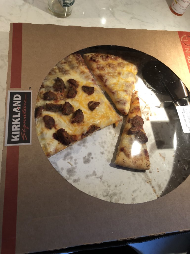 TheRealBigTex23's tweet photo. Came home to a dud of a meal...
#Notballin #ChipATooth #Cardboard #ZONK @shitbombersay @stayandbchamps @ChadClowe13 @KitchenMarissa https://t.co/SBpJrIJsG5