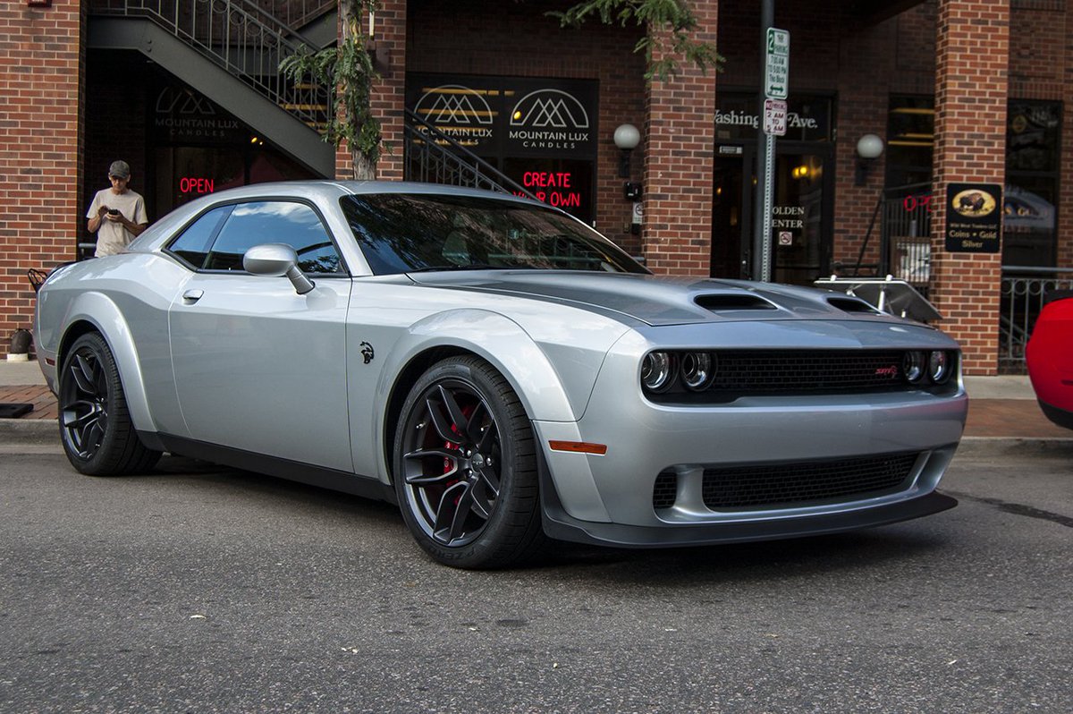 Dodge's tweet photo. The Brotherhood of Muscle kicks into high gear at the Mopar Big Block Party. #MoParty https://t.co/acjRT1kXth