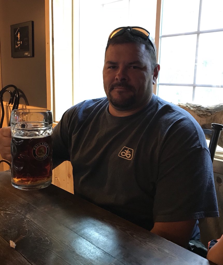 KaraKayser's tweet photo. 5 year old son just started chanting “chug it, chug it” after dad got his liter of beer! 🍺 #legendarydad #kids @bigkyz https://t.co/4k9G56fd6h
