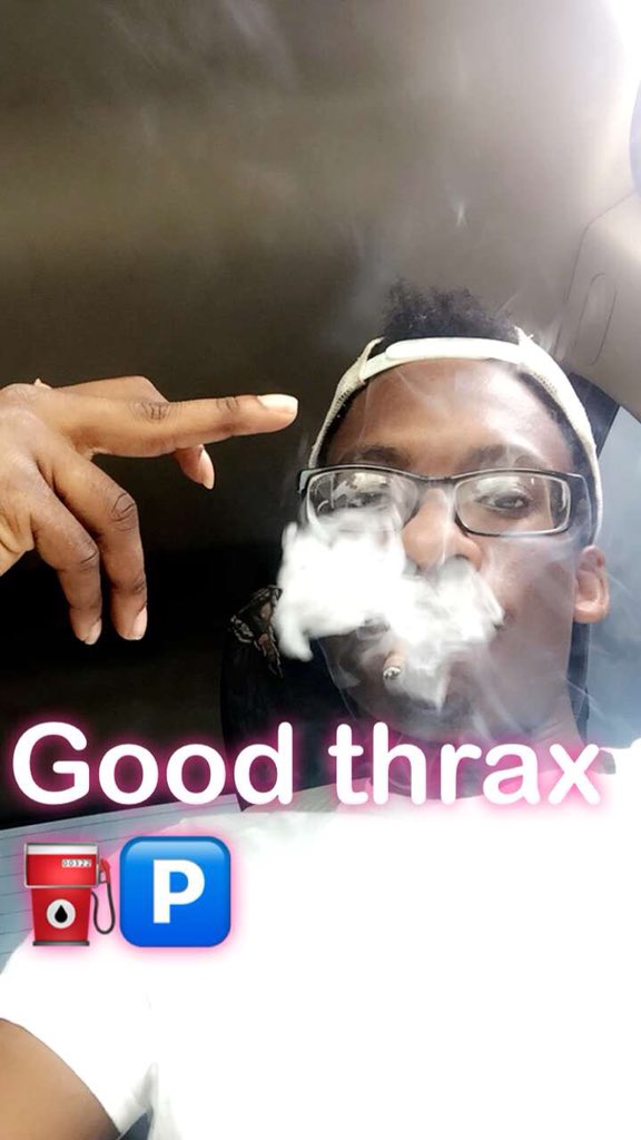 AlmightyFlizz's tweet photo. Bout to take another trip just got back from Phoenix I keep some on my hip🔫 for them disagreements R.I.P. all my niggas that we lost this year💯🙏🏿 I’m gettin head while I’m driving it’s hard to steer😂💯🅿️  onnat @FmbDz1 #voices💯🔥 https://t.co/WwxnOEhNVg