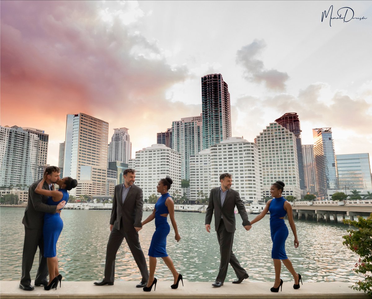 ManoloDoreste's tweet photo. A little fun with Valerie &amp; Ralf's #DowntownMiami #EngagementPortraits !! #ManoloDoreste #InFocusStudios #Engaged #SheSaidYes #Brickell #Engagement #MiamiWedding #Miami https://t.co/lIISBe6x5h