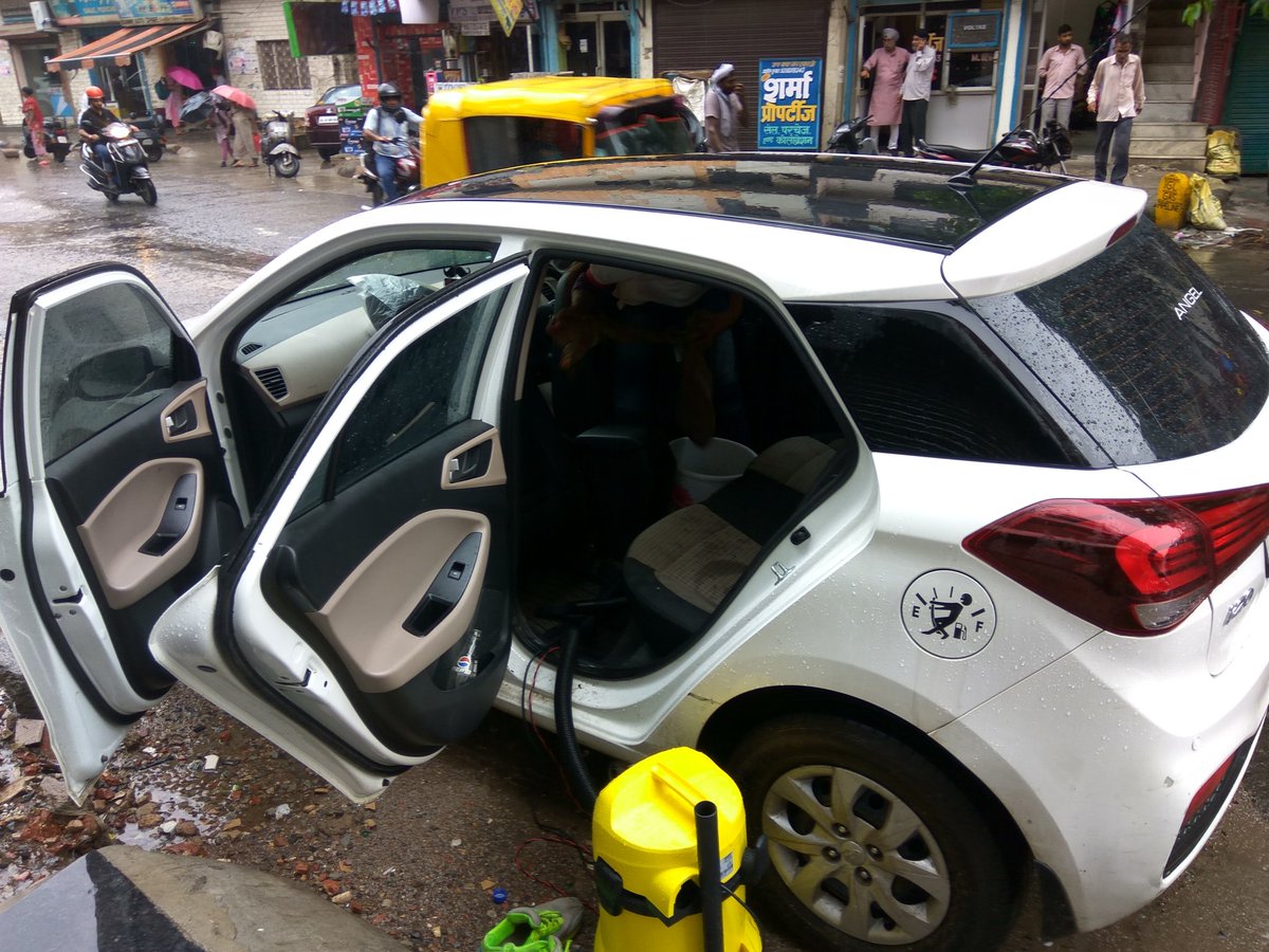 VCartech's tweet image. Doorstep car service of Hyundai i20 at subhasnagar