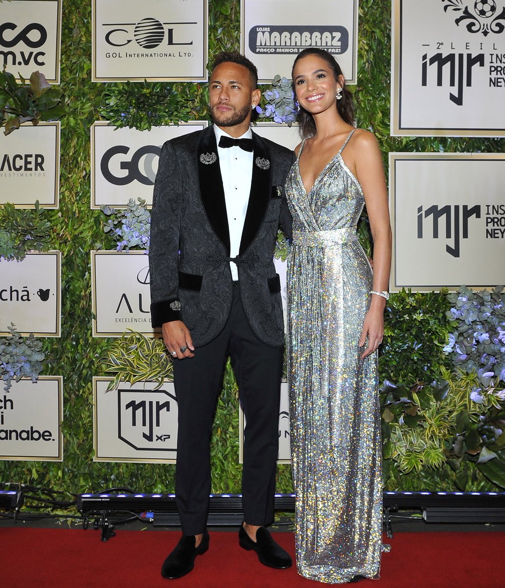 O Neymar e a Bruna, lindos! #LeilãoInstitutoNeymarJr