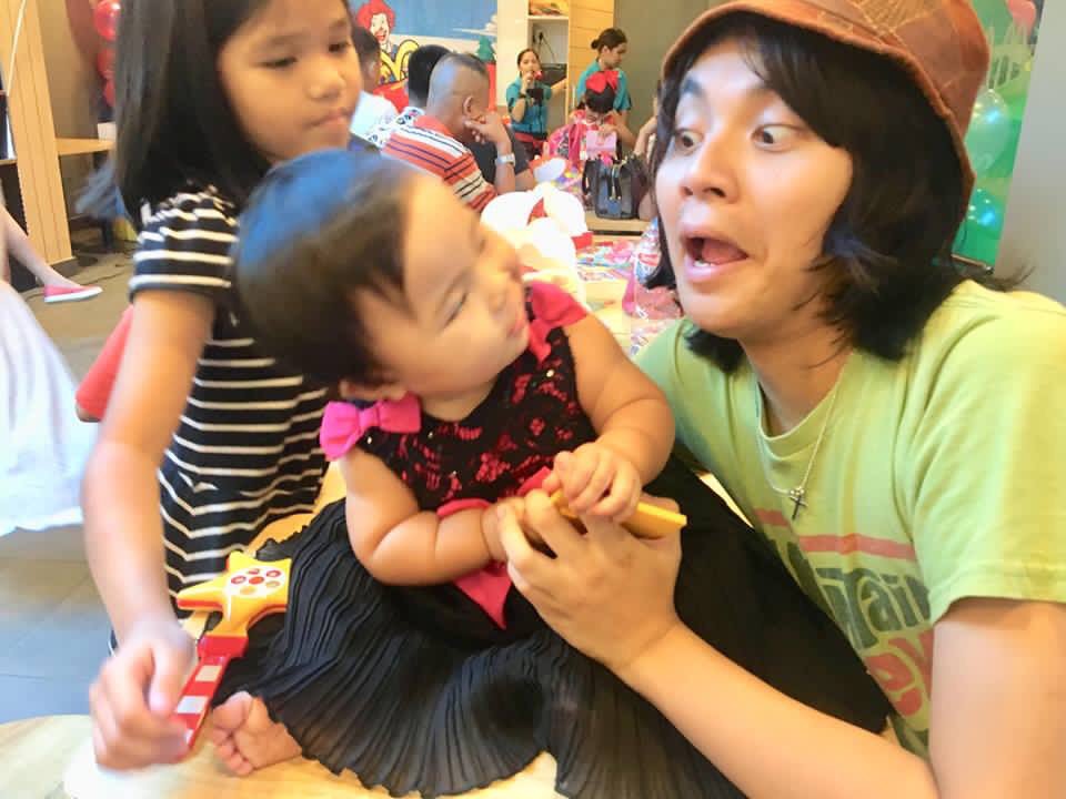pusongkahel's tweet photo. grabe, boyfriend material na, kuya material pa, ano sunod daddy material? jusko Blaster ba’t ka ganyan sksbbxjsjshs pakasalan kita diyan 😍😍🙈 cutie nila huhu

- creds sa pics! https://t.co/QUarrj7LA0