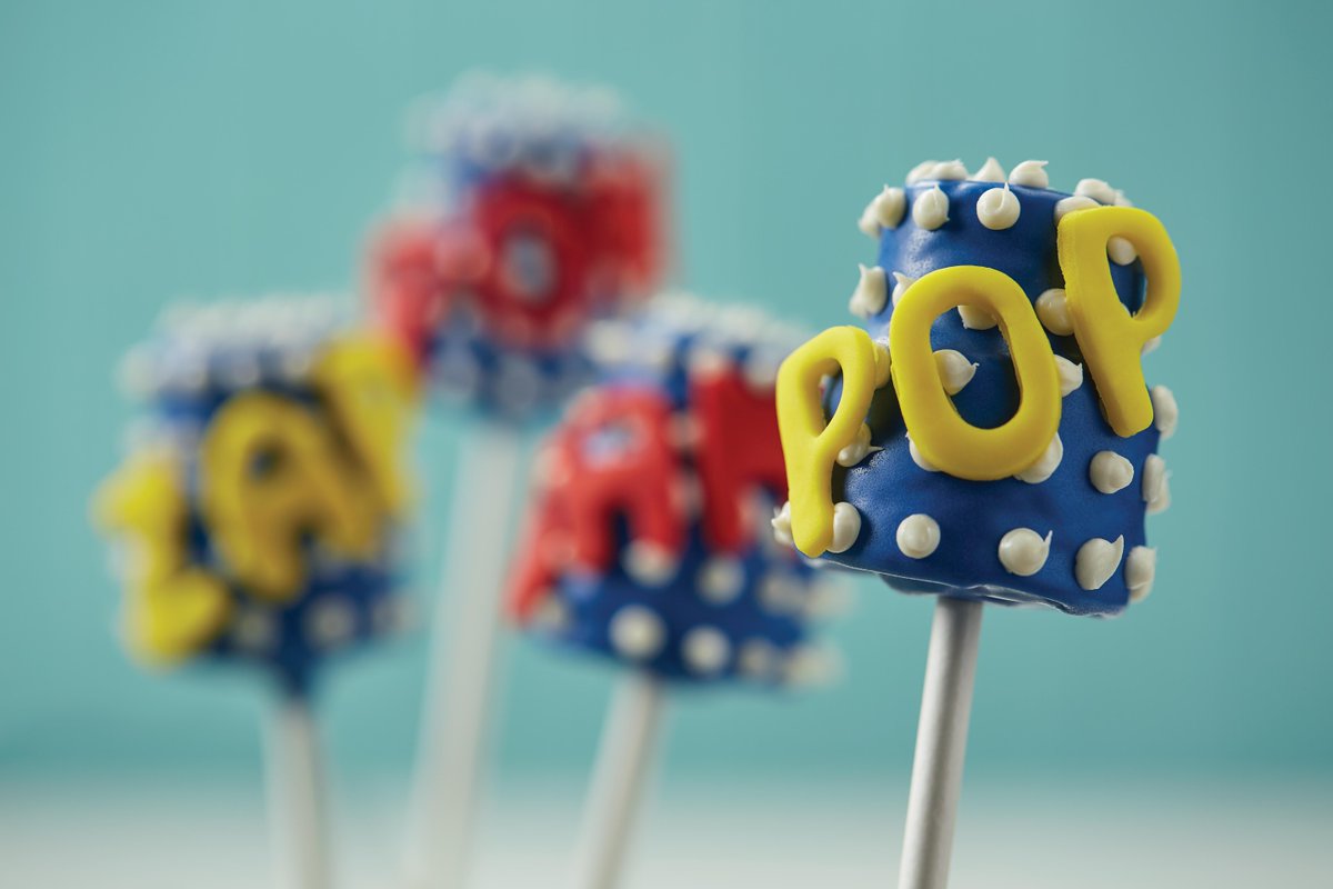 No superhero-themed party is complete without these festive Superhero Cake Pops, baby! bit.ly/2M9f2Qw