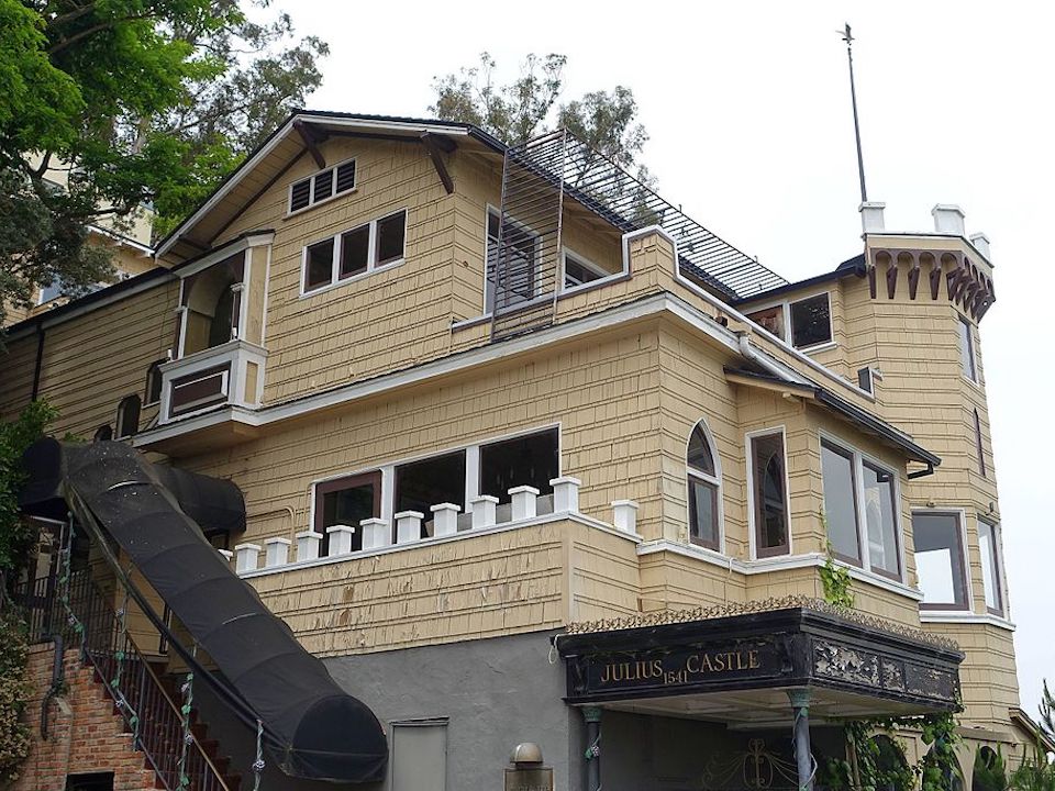 HL_NorthBeach's tweet photo. Group sues to stop historic Telegraph Hill restaurant from reopening https://t.co/ZZUChgeLLD by @NFalstreau https://t.co/L8qL1qcQ6m