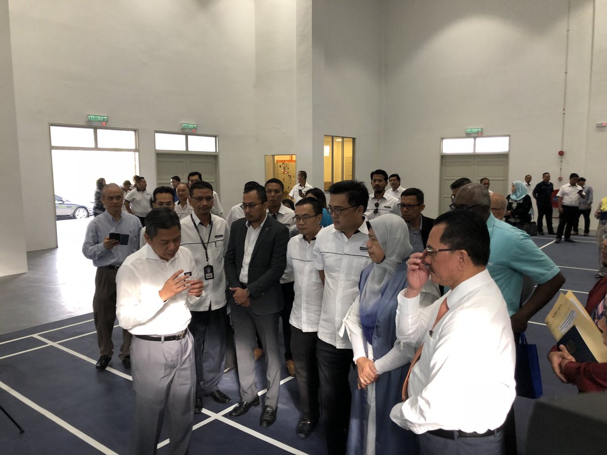 kpkt_gov's tweet photo. Pagi ini YBM @zuraida_my bersama-sama YBhg. Dato’ Sri @DMM064 melawat ke Perumahan Penjawat Awam 1Malaysia (PPA1M) Pudina Presint 17 bagi mendengar aduan yang telah disuarakan oleh para pemilik PPA1M ini https://t.co/G37LBV51x6