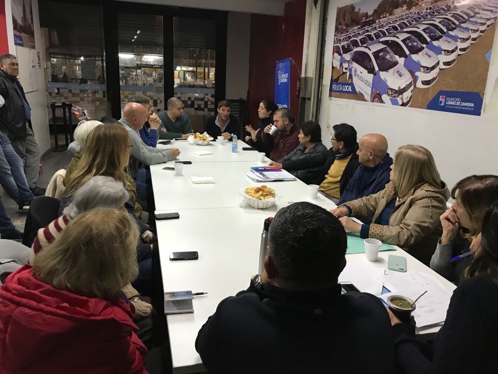 gabigiurliddo's tweet photo. Vamos transformando realidades de manera participativa y colectiva.
Mesa de Participación ciudadana #LomasEste
Junto a @JuanStigliano @gastonlassalle @danyvilar y @ferrreyraoscar https://t.co/BvOe8sxxjr