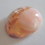 鉱物のオパールの中にゆで卵が入ってるwしかも半熟ゆで卵w
