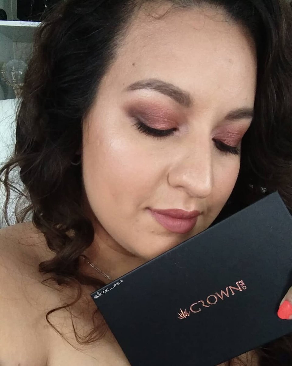 LuiisaMua's tweet photo. I am OBSESSED with this palette π @crownbrush
@boxycharm
#boxycharm #boxymail #boxyroute #farmacyroute #boxycharmlatinx #crownroute #wanderroute #noteroute #chellaroute #newmakeup #subscription #subscriptionbox #beautyblogger #blogger #mua #makeupaddiction #eyeshadowpalette https://t.co/5O393Do39b