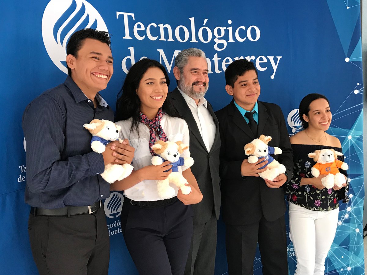 rcomonfo's tweet photo. Es un gusto darle la bienvenida a jóvenes talentosos y destacados alumnos veracruzanos quienes hoy se suman a una nueva generación de #LíderesdelMañana, que sea el comienzo de una etapa exitosa y llena de sueños cumplidos. ¡Bienvenidos al Tec de Monterrey, su casa! https://t.co/EvRfXJNgo2