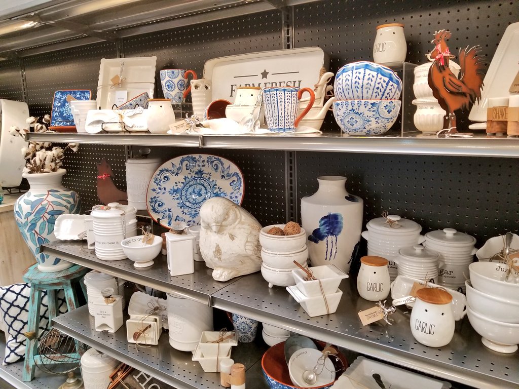 SheSaved's tweet photo. Groceries and gifts!!? Get it all at the new @Albertsons store in Boise!
I'm so in love with this store!
#EatLifeUp
#AlbertsonsPartner https://t.co/MQr8M1d5fX