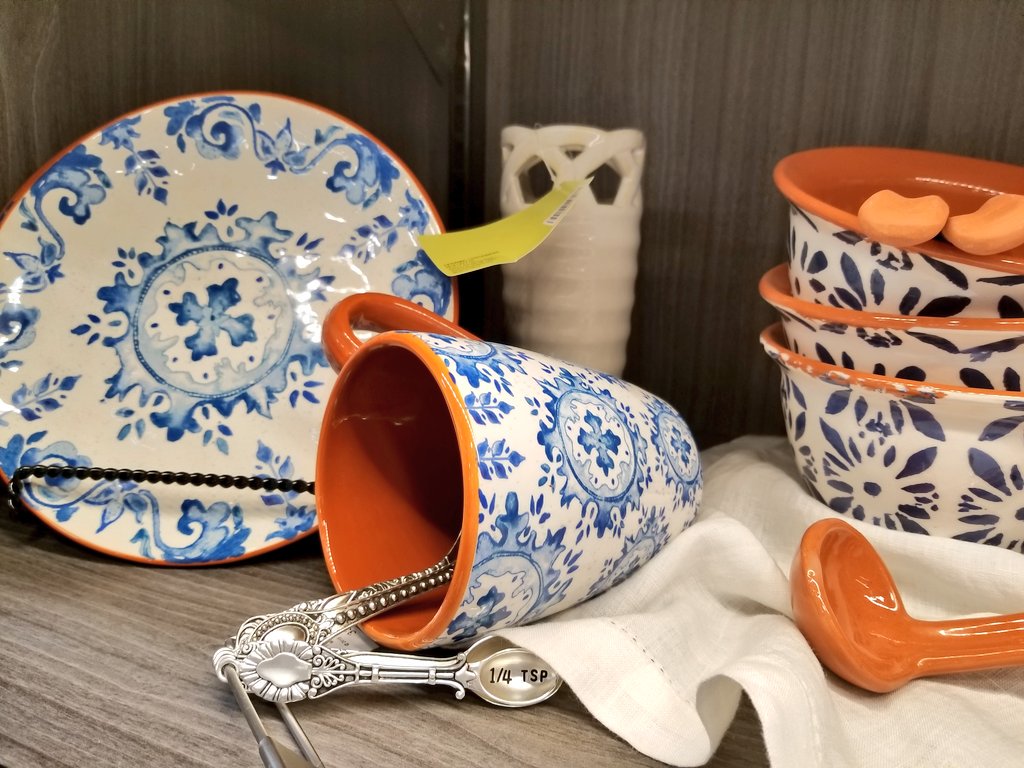 SheSaved's tweet photo. Groceries and gifts!!? Get it all at the new @Albertsons store in Boise!
I'm so in love with this store!
#EatLifeUp
#AlbertsonsPartner https://t.co/MQr8M1d5fX