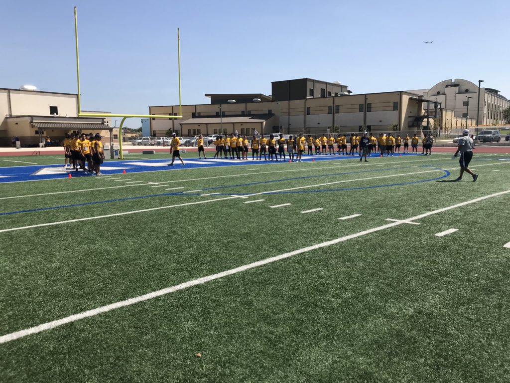 Coach_BHarris's tweet image. The Alamo City didn’t disappoint!!! Thanks to @HPUTXAlumni  @CoachBenCook1 for hosting us!!! Once a Jacket Always a Jacket!!! #StingEmHPU #bigbackyard