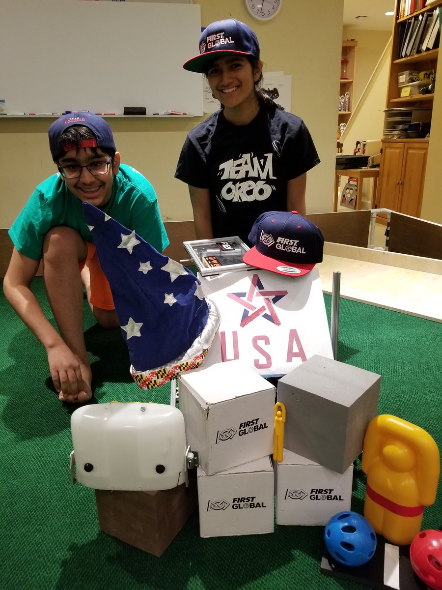 FGCTeamUSA2018's tweet photo. Our robot looks pretty slick with our new hats 😉 #omgrobots #usarobotics #nosleeptillmexico @F1RSTglobal https://t.co/H0nPgbX7bW