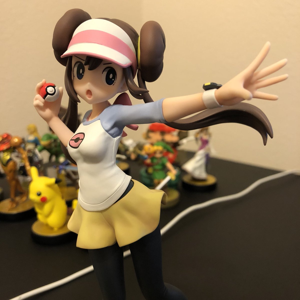 rosa pokemon figure