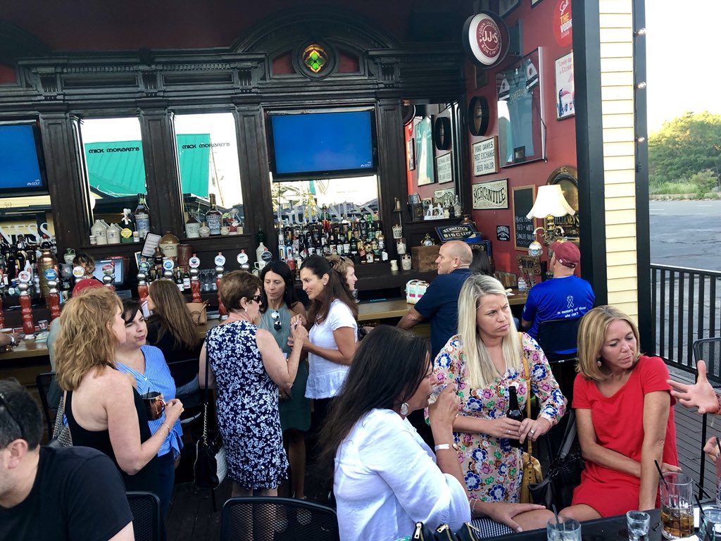 BobSimone's tweet photo. Another fun #LSNPros #Networking event & Better Living Real Estate MeetUP. Great evening connecting with local businesses. https://t.co/XIuVbnRGD4 https://t.co/xwGvNqYpLv