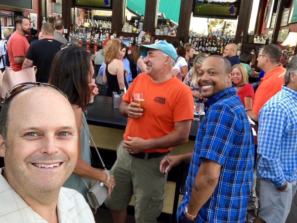 BobSimone's tweet photo. Another fun #LSNPros #Networking event & Better Living Real Estate MeetUP. Great evening connecting with local businesses. https://t.co/XIuVbnRGD4 https://t.co/xwGvNqYpLv